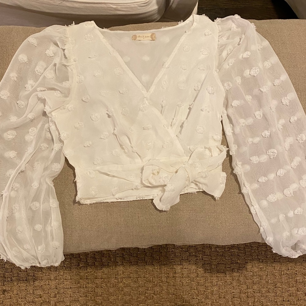 Altered State cropped wrap top with v-neck and banded bottom. Size Small